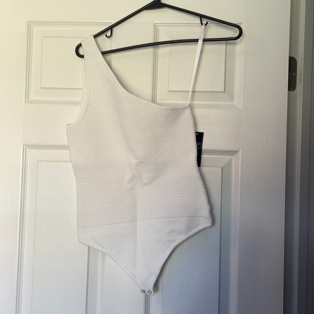Never worn before. With tags Abercrombie and Fitch white one shoulder body suit